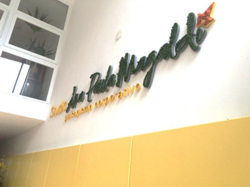 Logotipo Vegetal vira moda nas entradas das grandes empresas